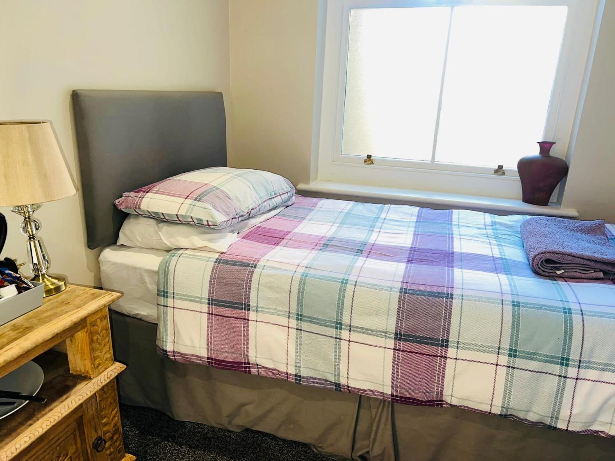 Bed For The Night, Close To Beach, Shops , Train St Leonards-on-Sea Exteriör bild